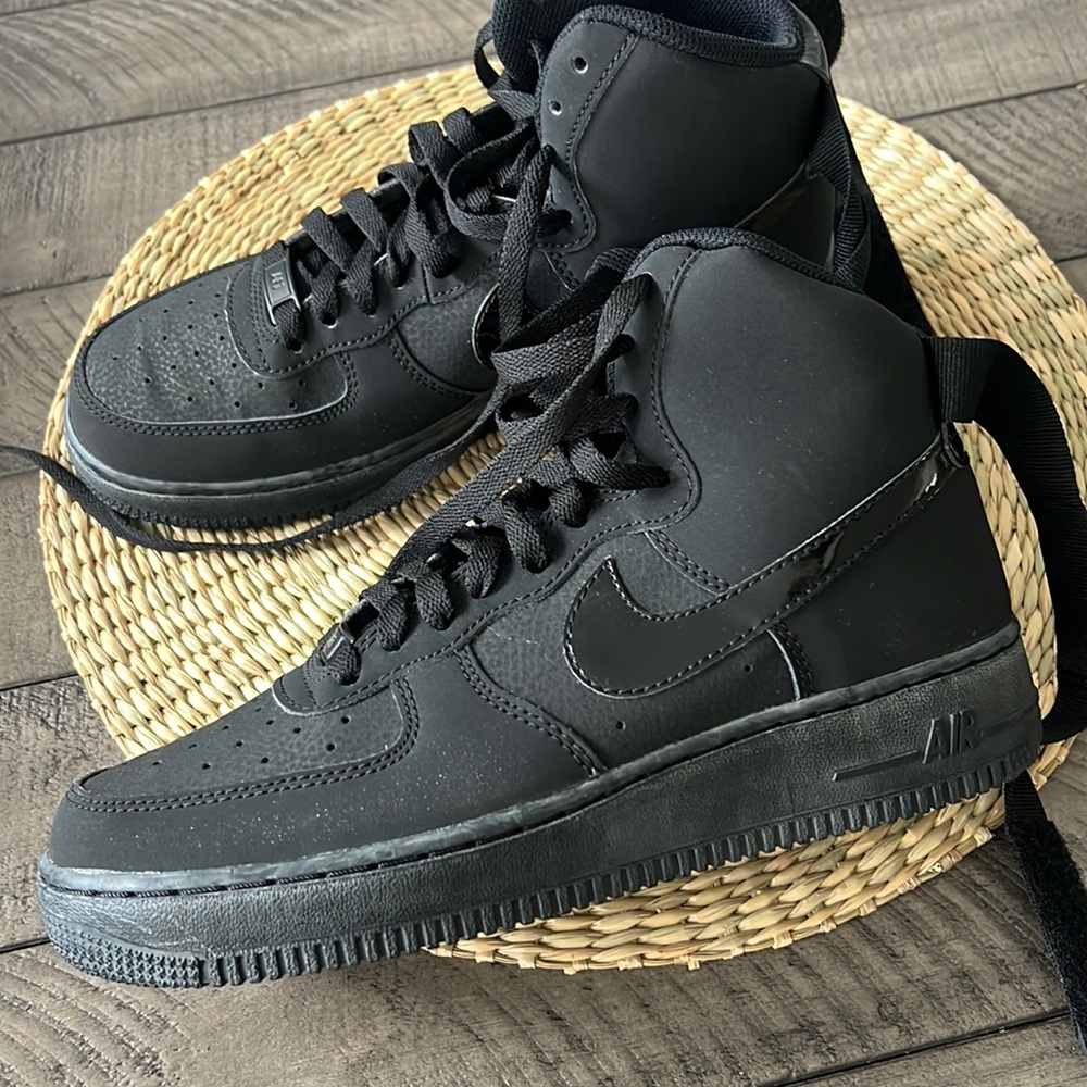 Nike Boys Black Air Force 1 high tops size 6.5